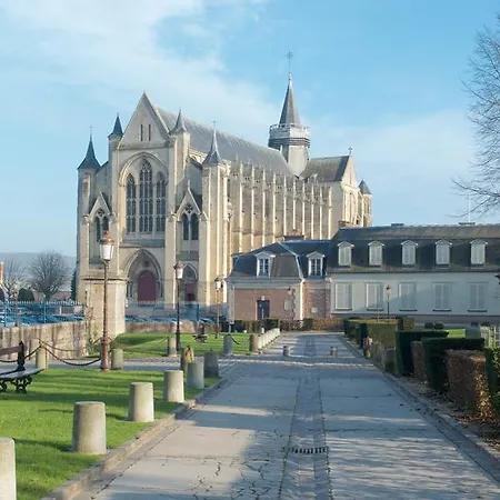 Au Jardin Saint Laurent לינה וארוחת בוקר