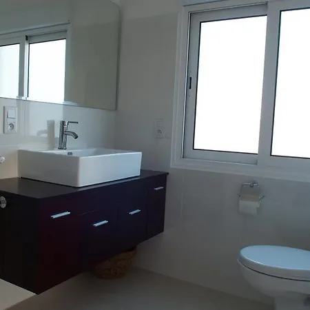 לינה וארוחת בוקר Au Jardin Saint Laurent 3*