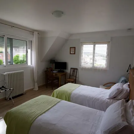 Au Jardin Saint Laurent לינה וארוחת בוקר 3*