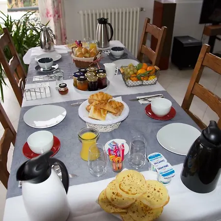 Au Jardin Saint Laurent לינה וארוחת בוקר